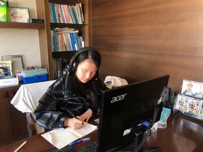 学生认真上课.jpg