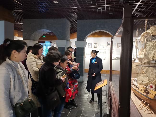 19参观林则徐纪念馆.jpg
