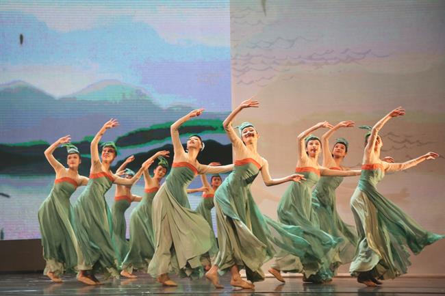 舞蹈《前溪·弄影》获第二届“浙江风格 江南舞韵”舞蹈展演表演奖、创意奖.jpg