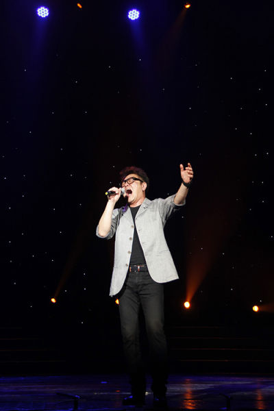歌唱家演绎歌唱艺术
