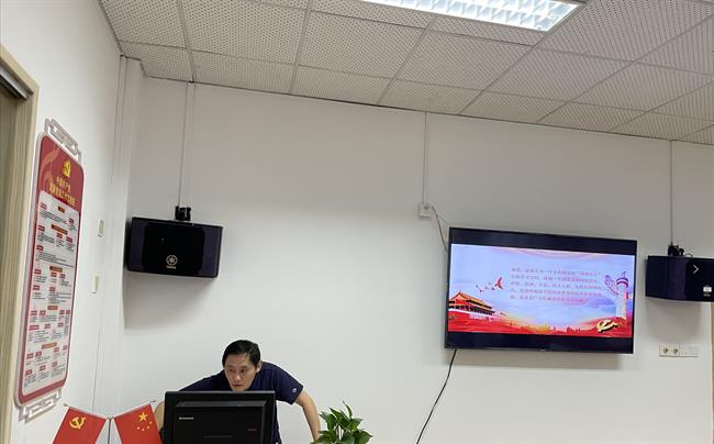 毛老师上党课.png